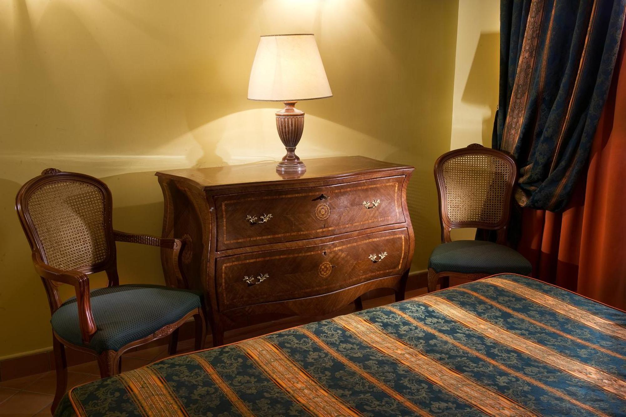 Hotel Chiaja De Charme Naples