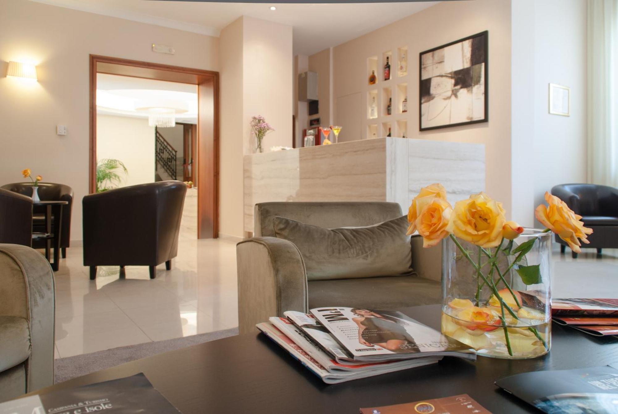 Nuvo Naples