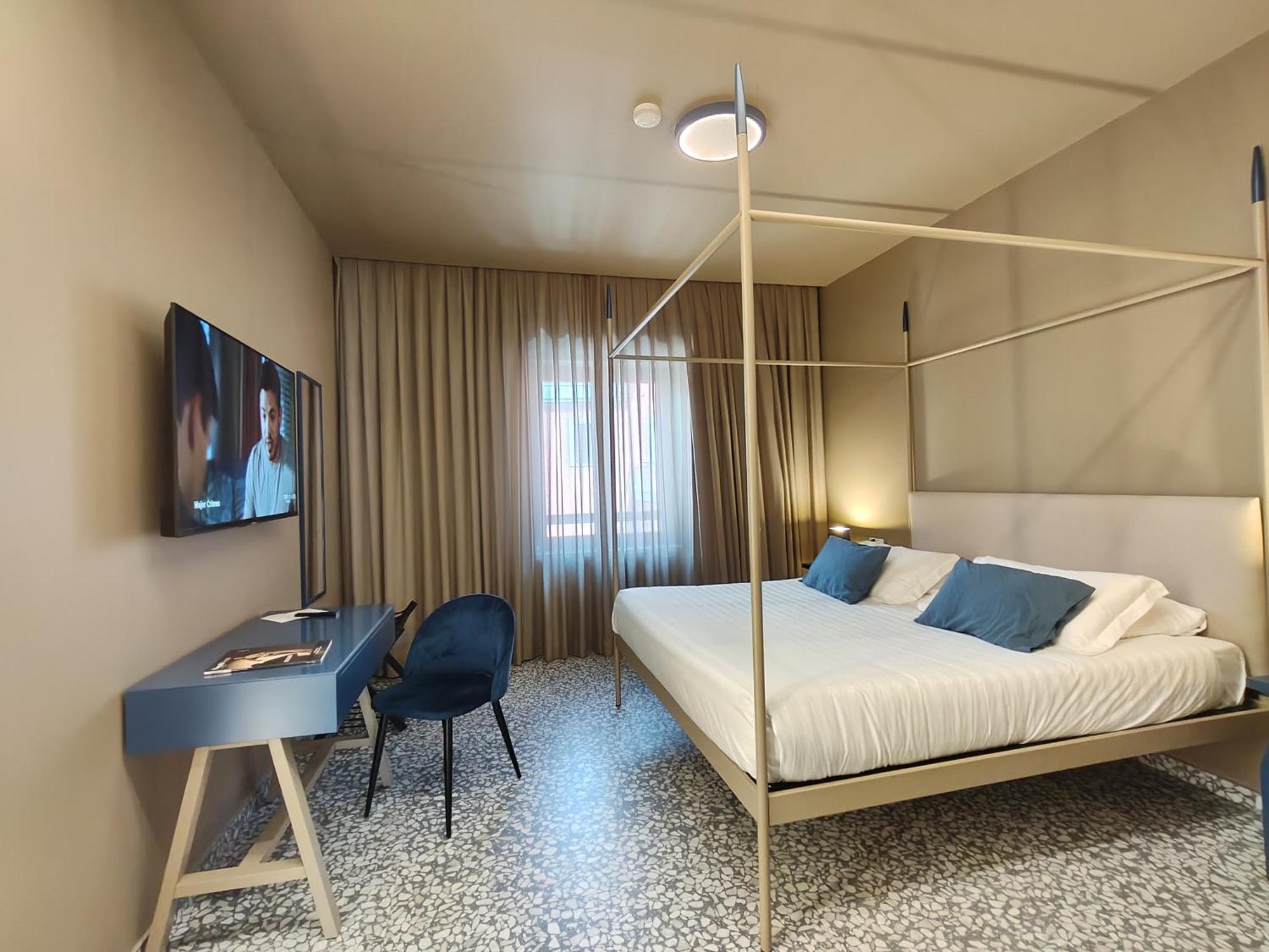Nuvo Hotel