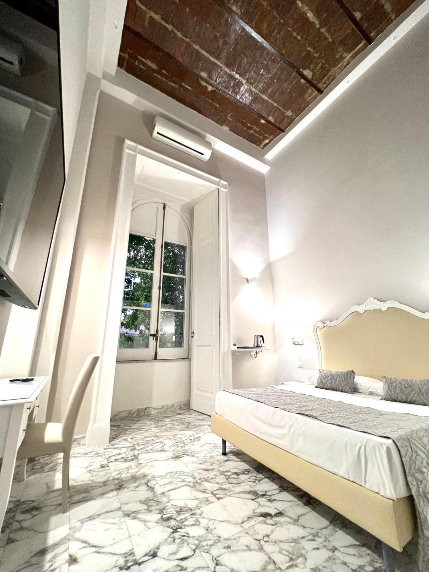 Miluar Luxury - Vanvitelli Bed & Breakfast *