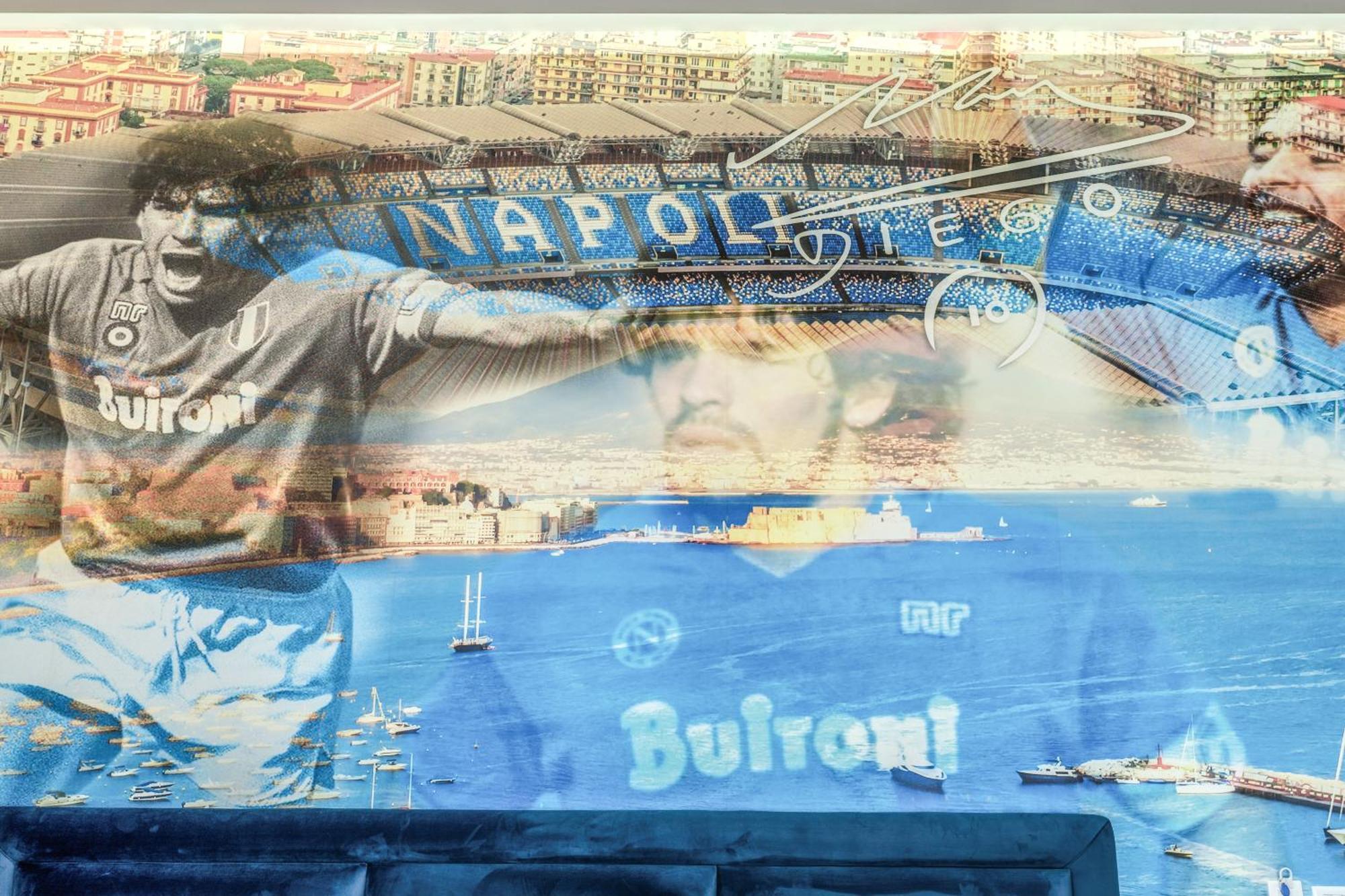 Av Naples