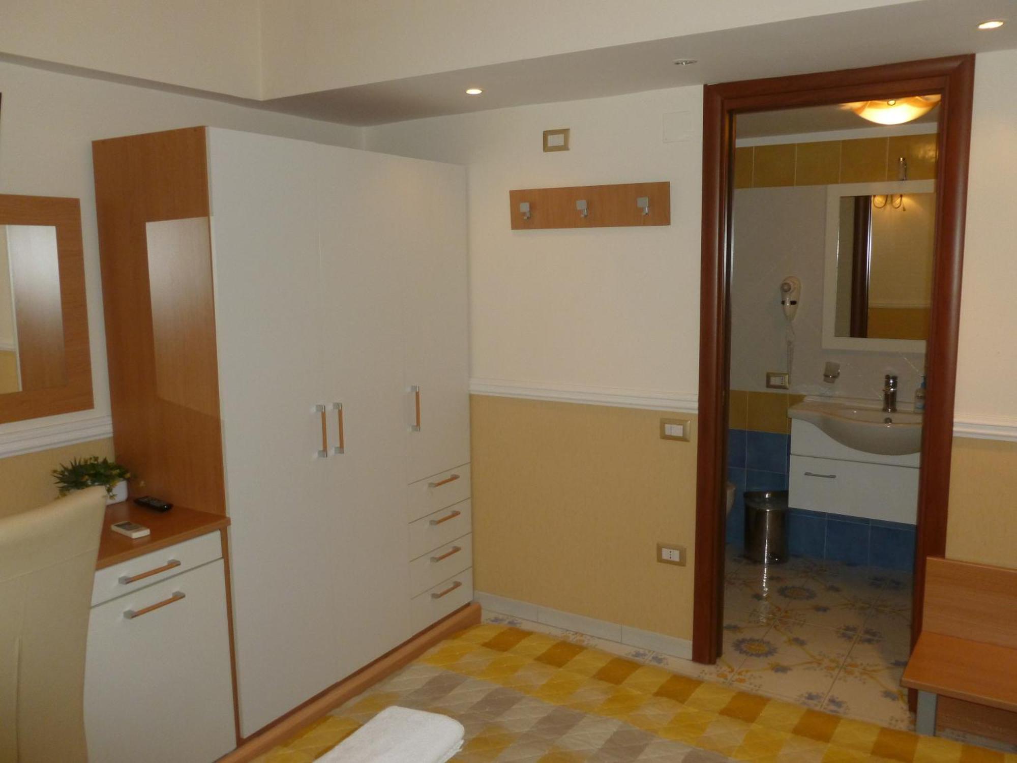 Olimpo Degli Dei 3* Naples