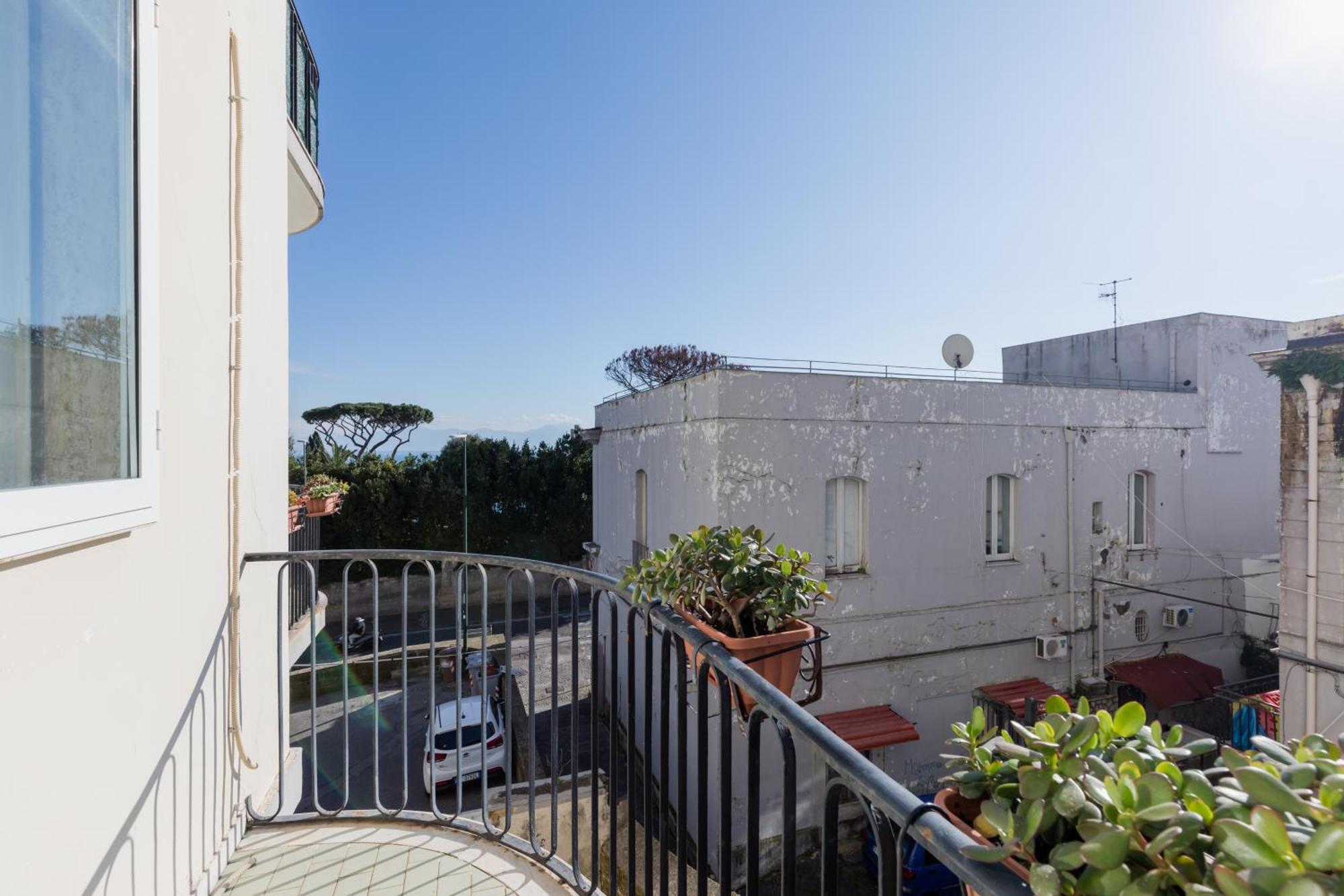 Una Bomboniera A Posillipo Apartment