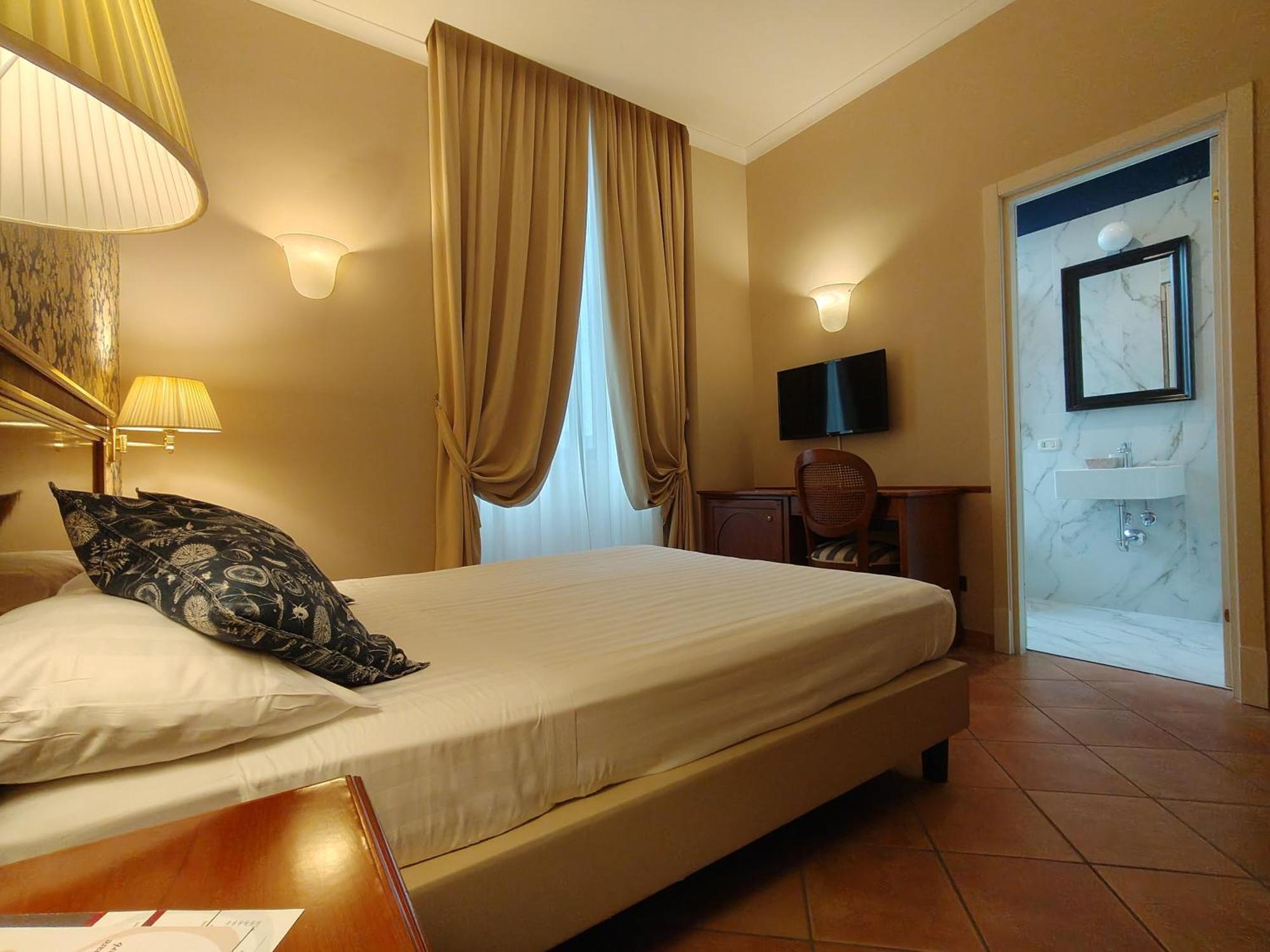 Nuvo Naples