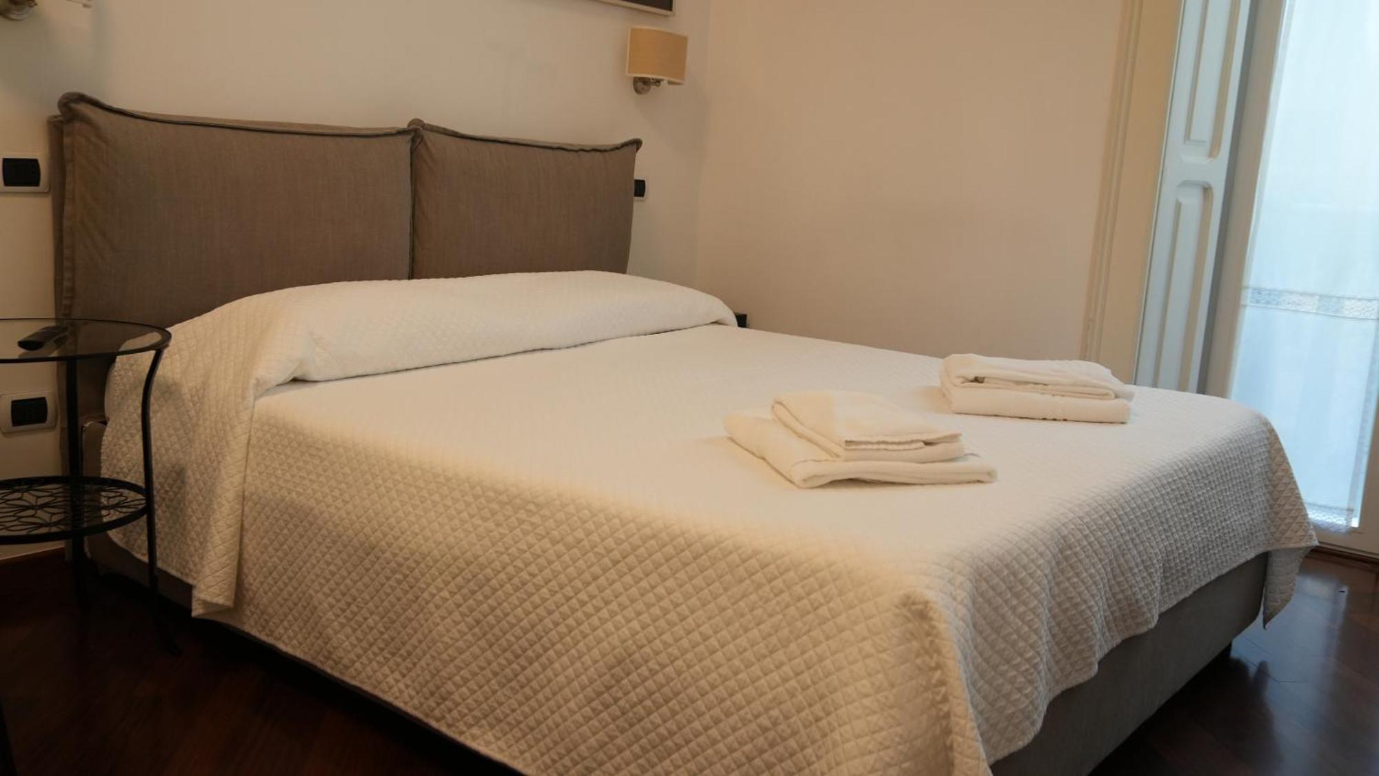 Luca Giordano 142 Bed & Breakfast