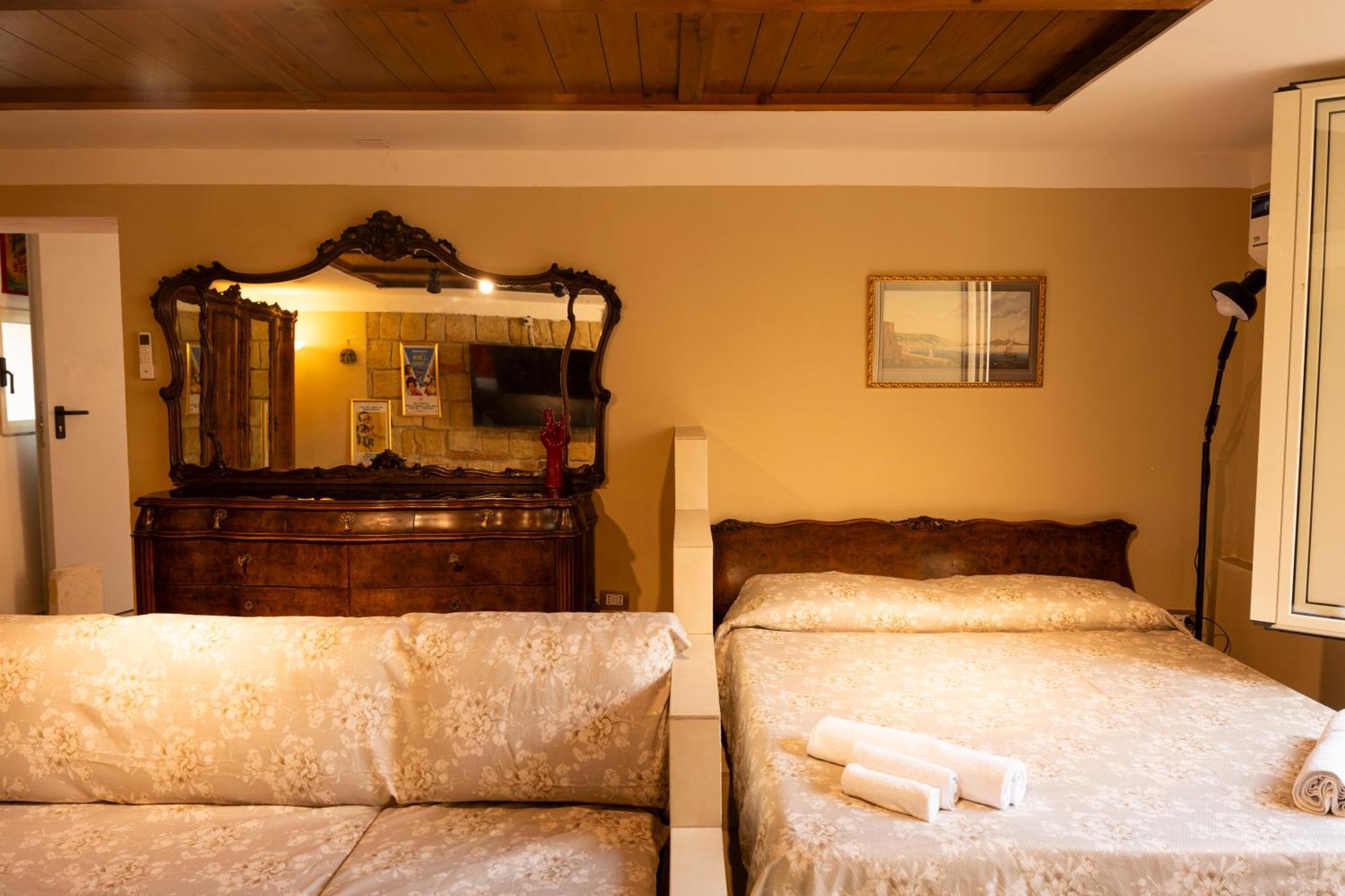 Colonna Bed Naples