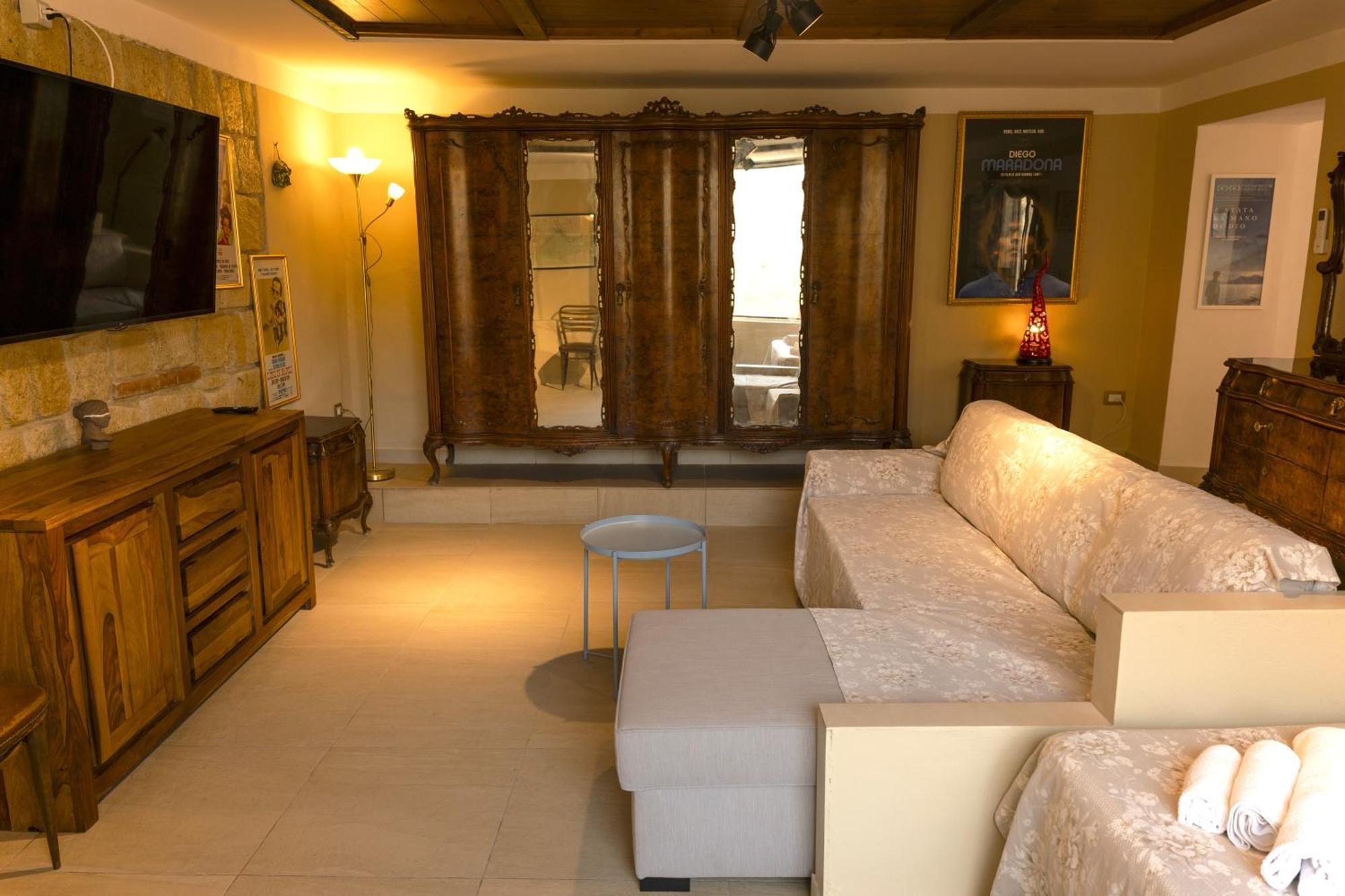 Colonna Bed * Naples