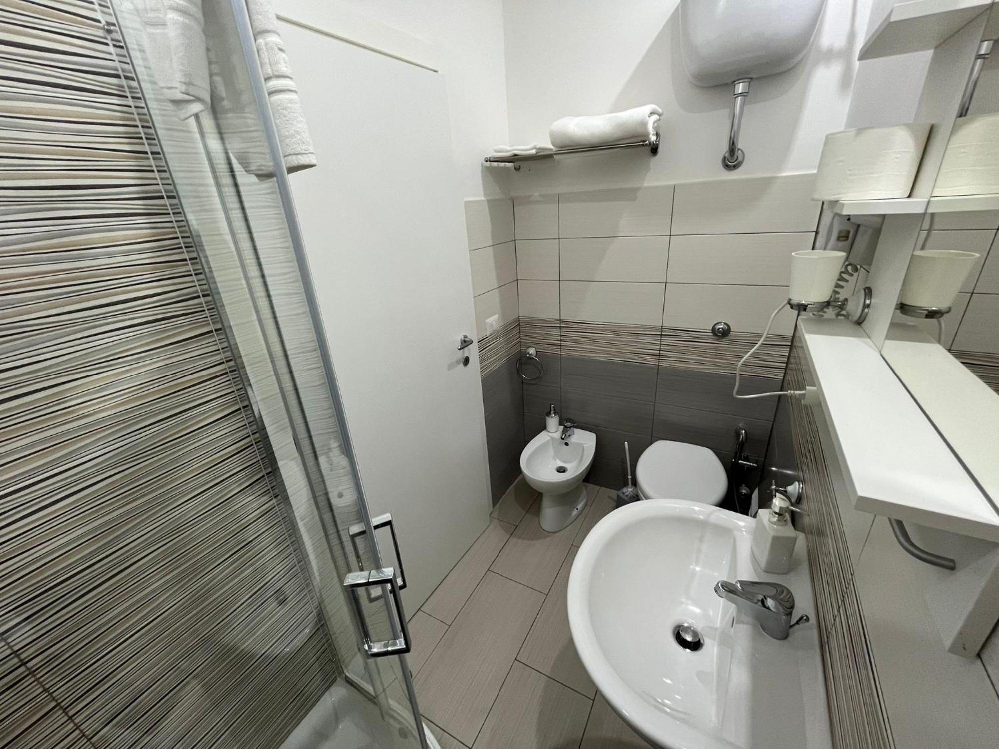 F.rooms Guest house