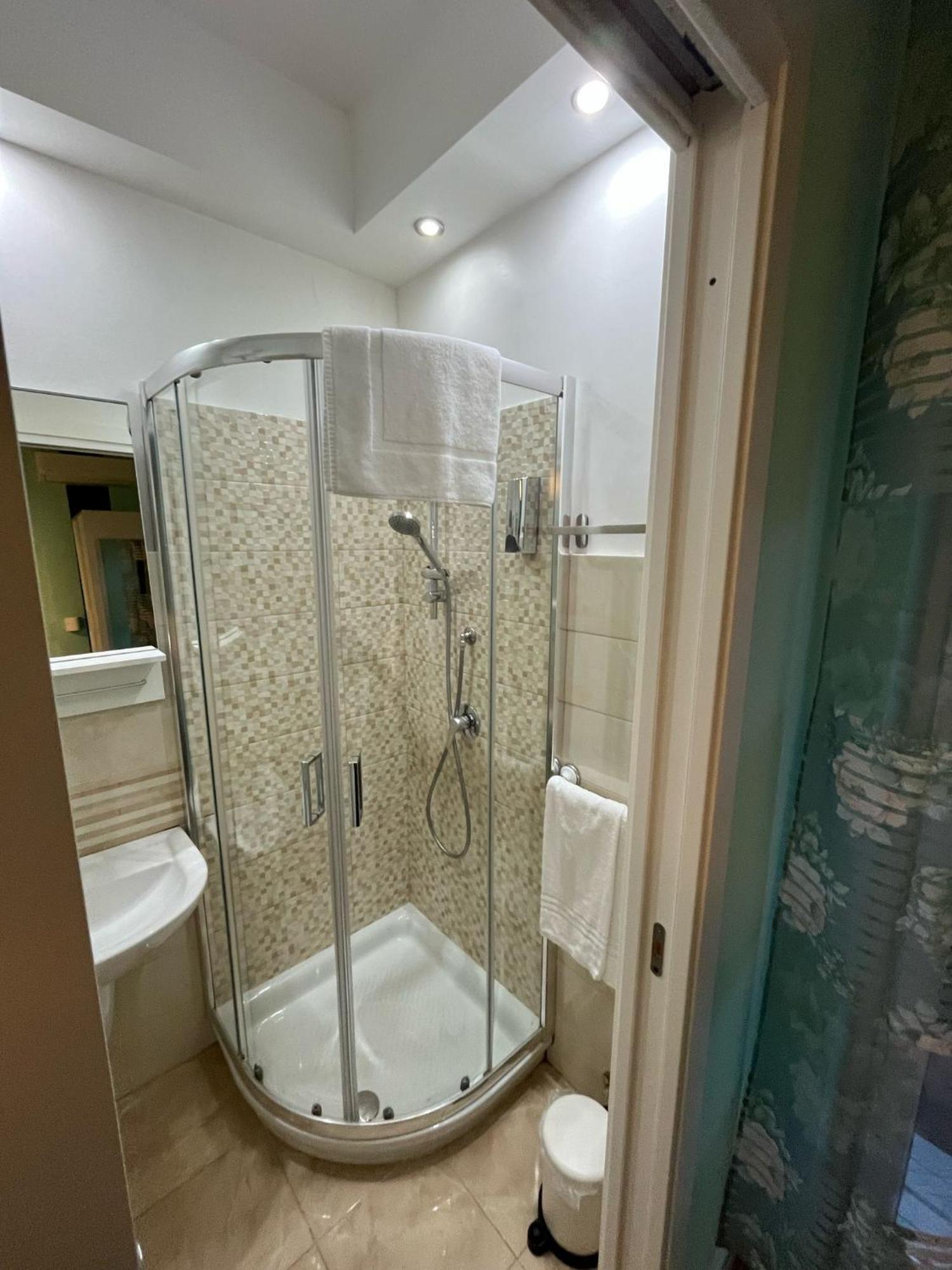 Guest house F.rooms 2*