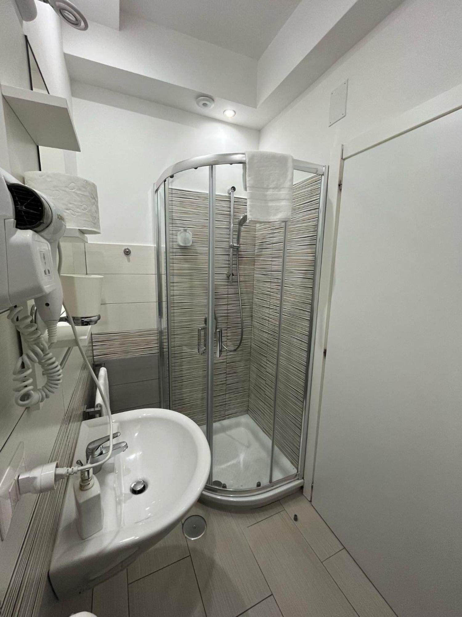 F.rooms Guest house