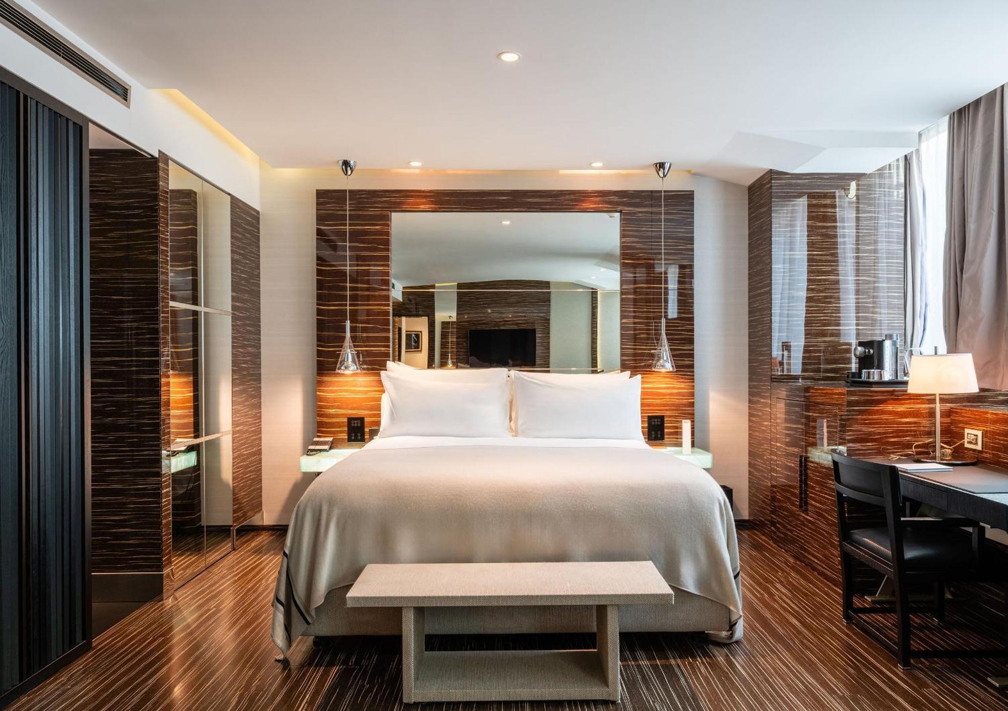 Hotel Romeo 5*