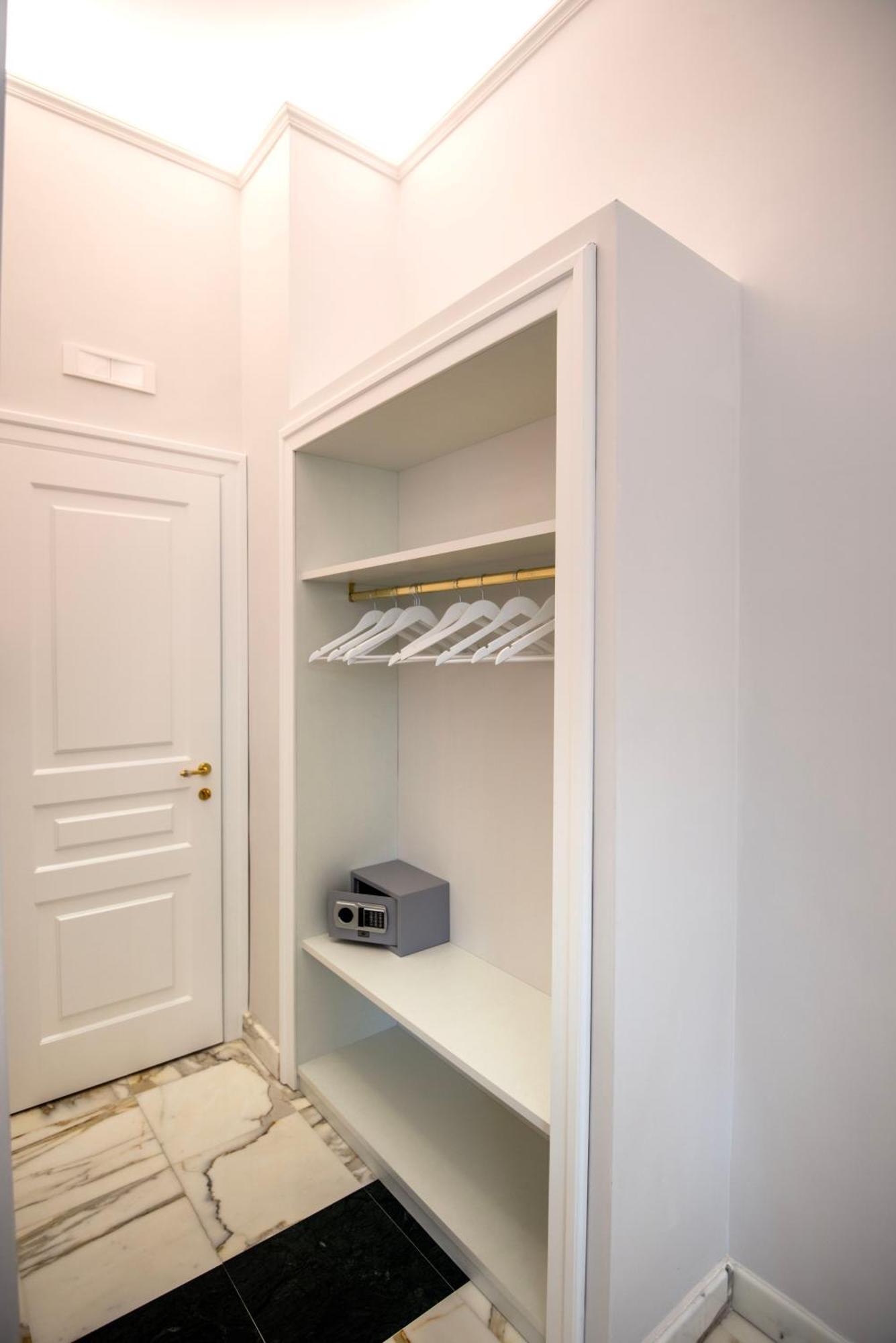 Residenza Borbonica Bed & Breakfast 2*