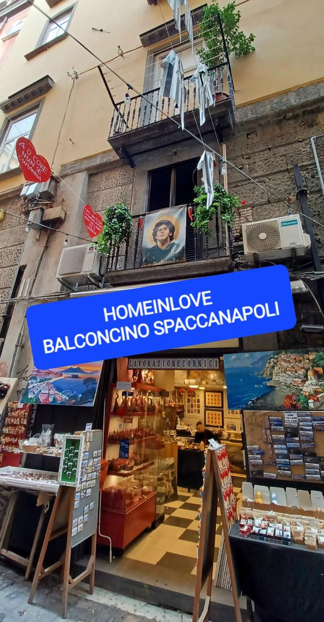 In Love: Balconcino Spaccanapoli Naples