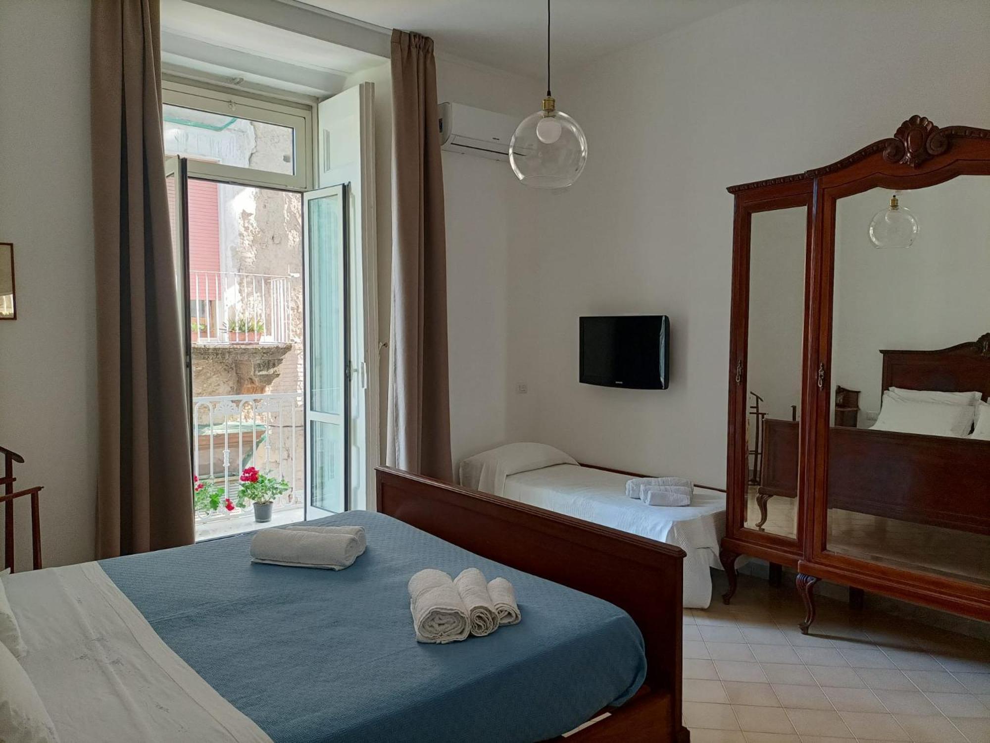Bed & Breakfast Dimora Materdei 78 Naples