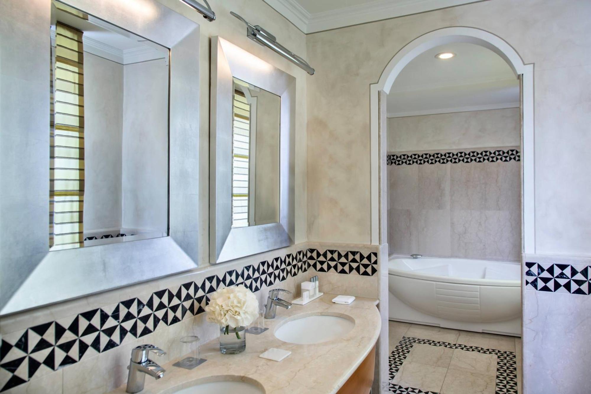Renaissance Mediterraneo 4* Naples