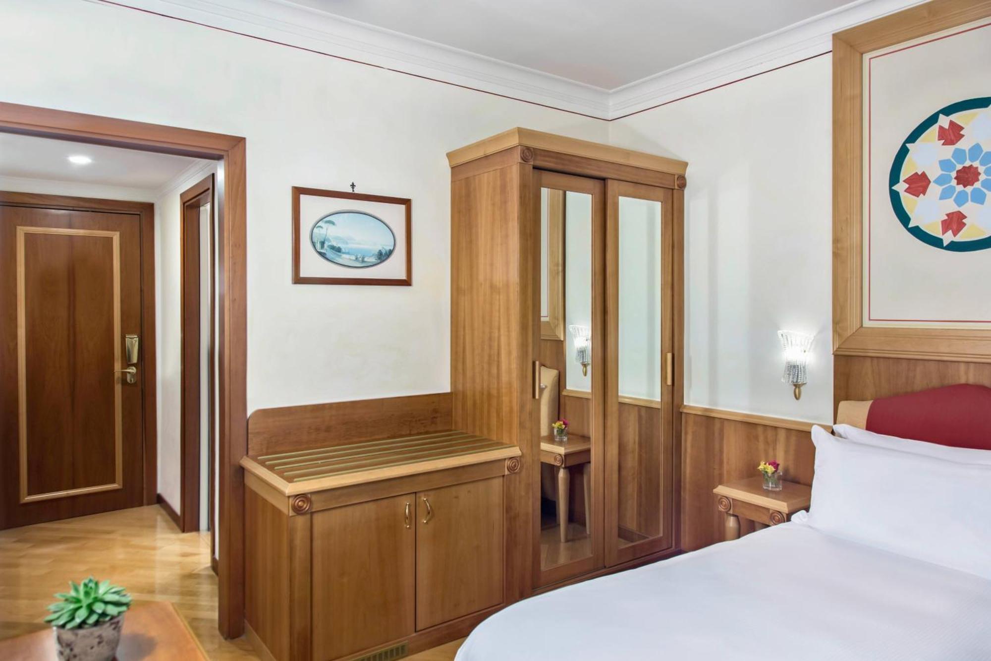 Hotel Renaissance Mediterraneo Naples