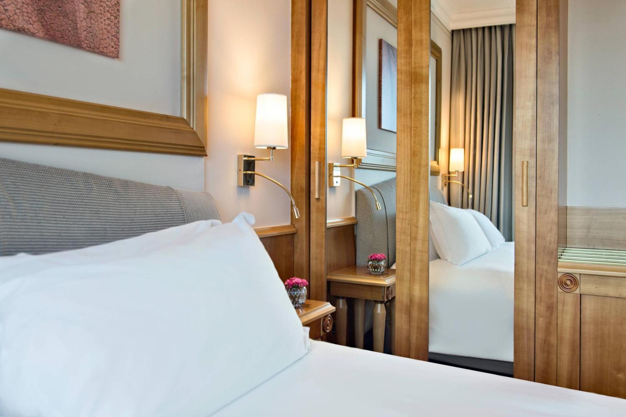 Renaissance Mediterraneo Hotel