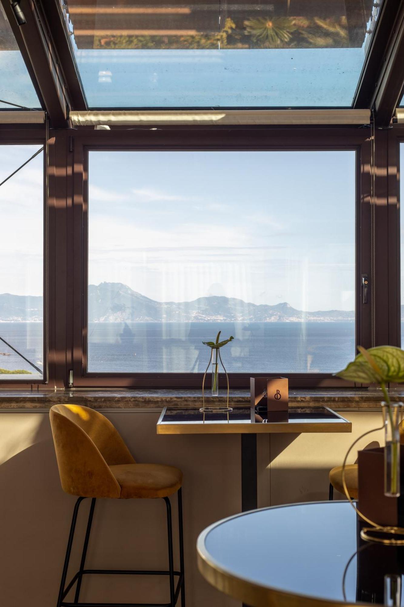 De Bonart Naples, Curio Collection By Hilton 5*