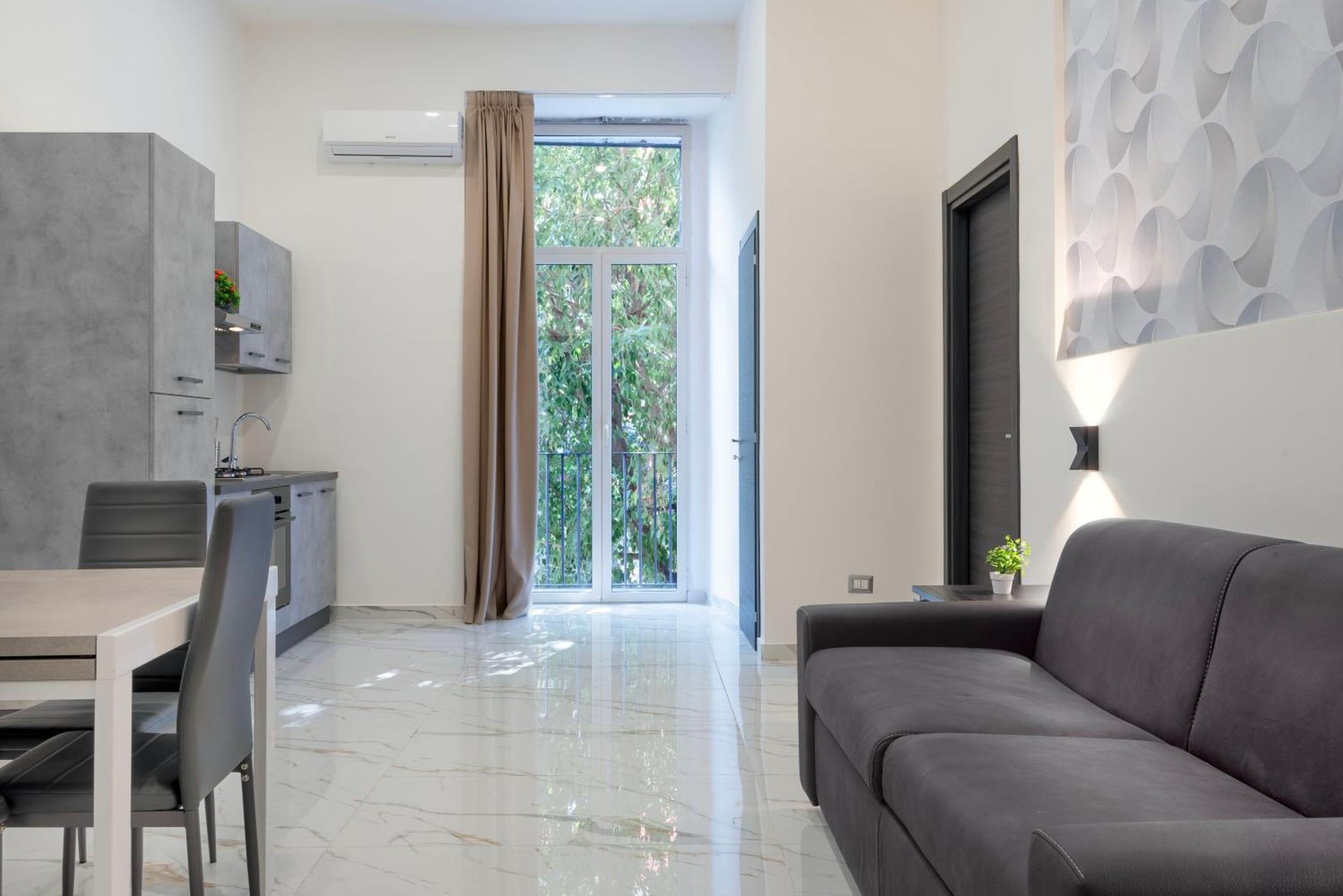 Irooms Foria 215 * Naples