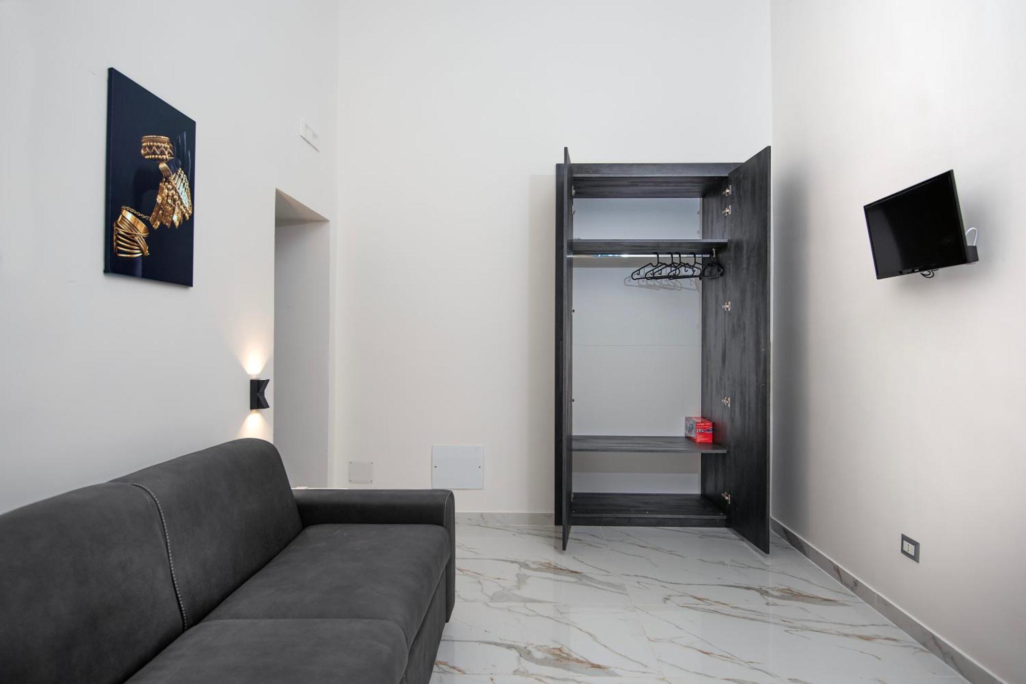 Irooms Foria 215 * Naples