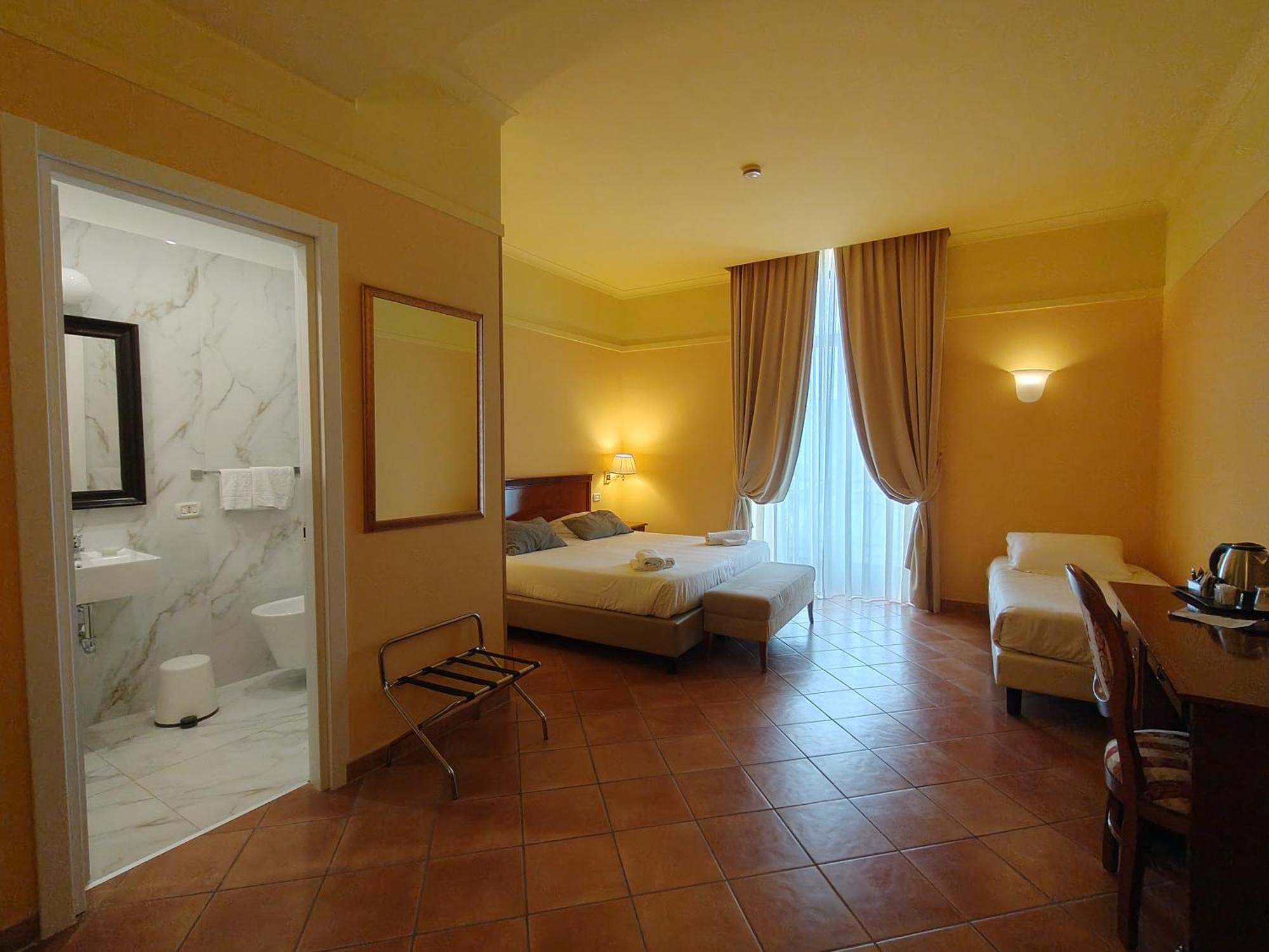 Nuvo Hotel Naples