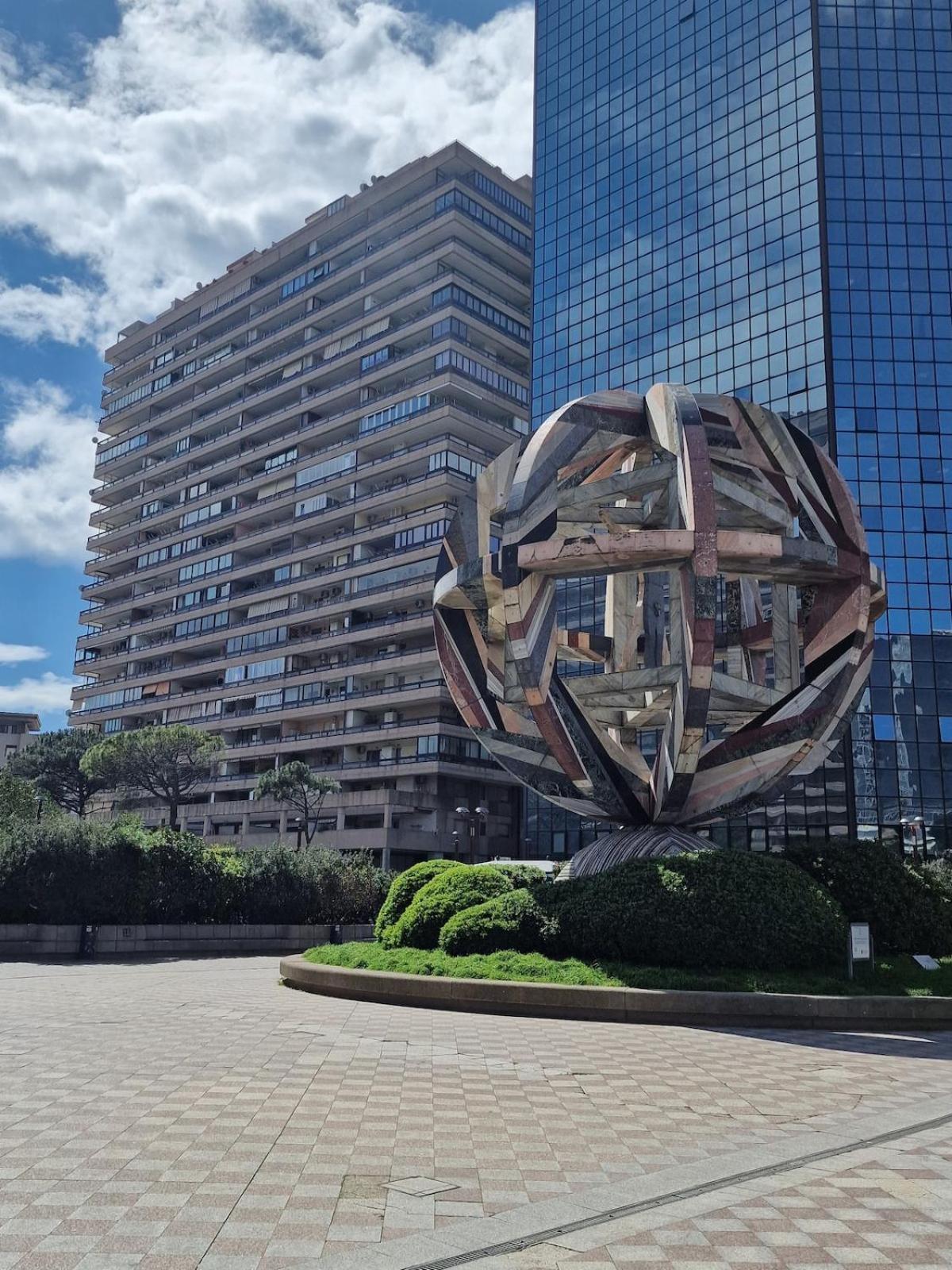 - Close To Metro & Connections * Naples