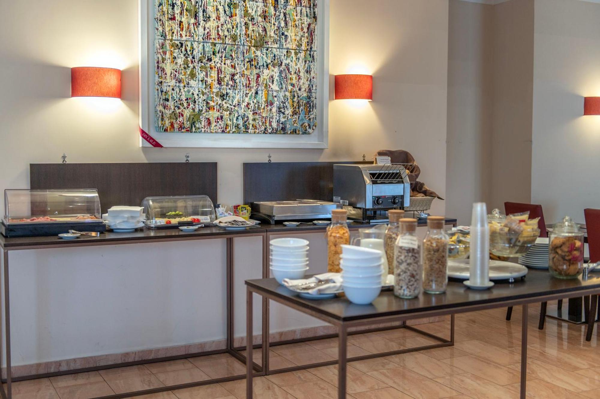 Nuvo Hotel 4*