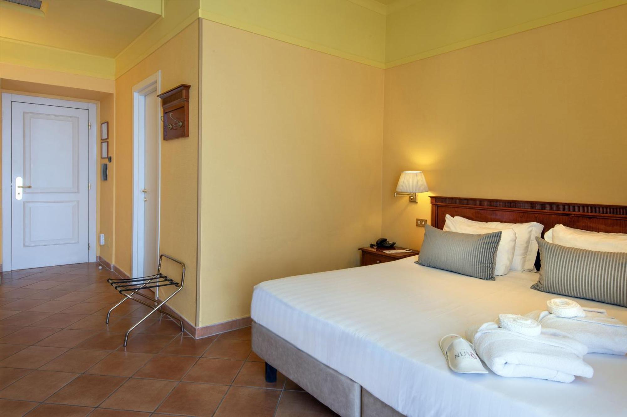 Nuvo Hotel Naples