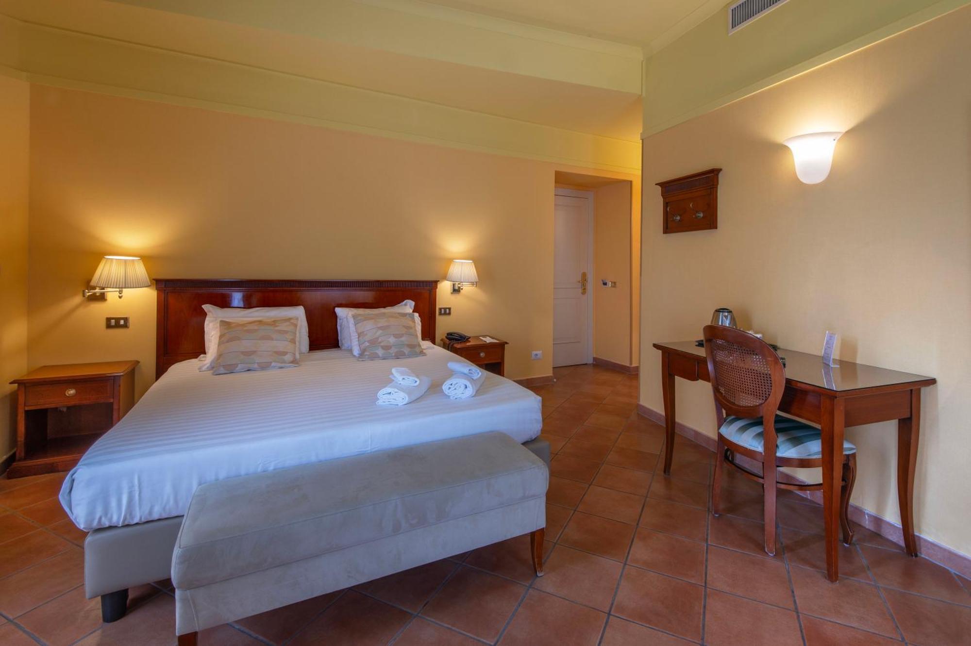 Nuvo Naples