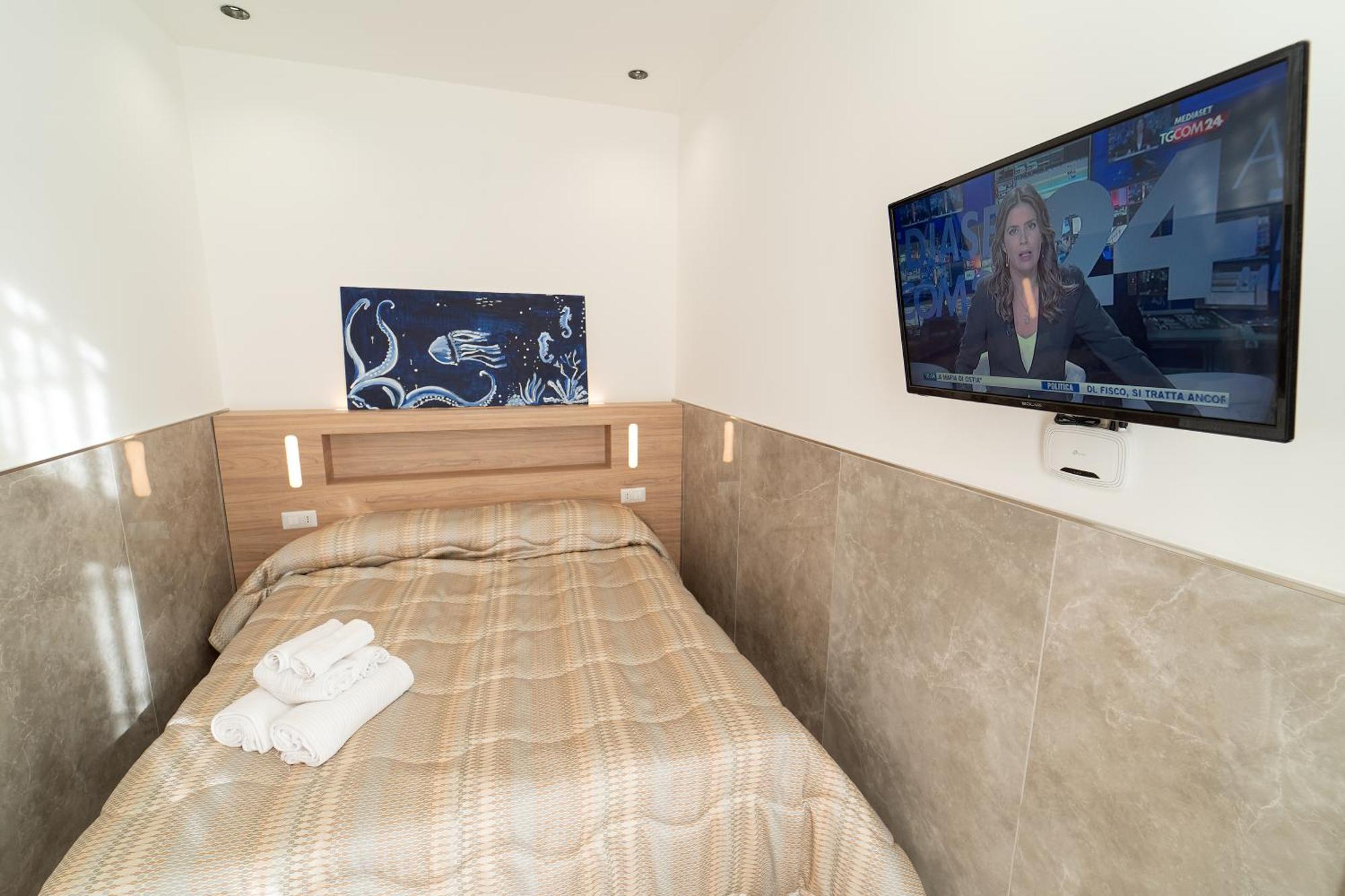 Toledo H, Historical Center, By Clapa Group Guest house