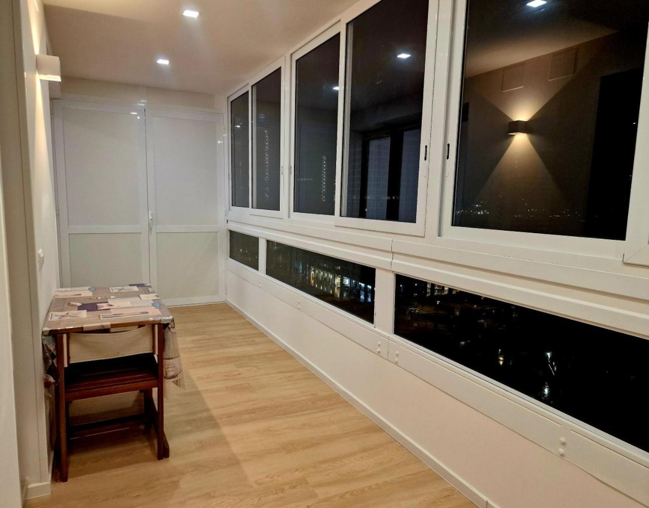 - Close To Metro & Connections Apartment