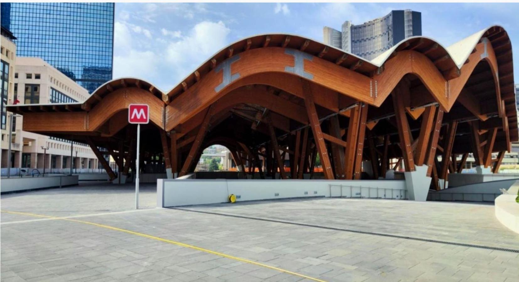 - Close To Metro & Connections