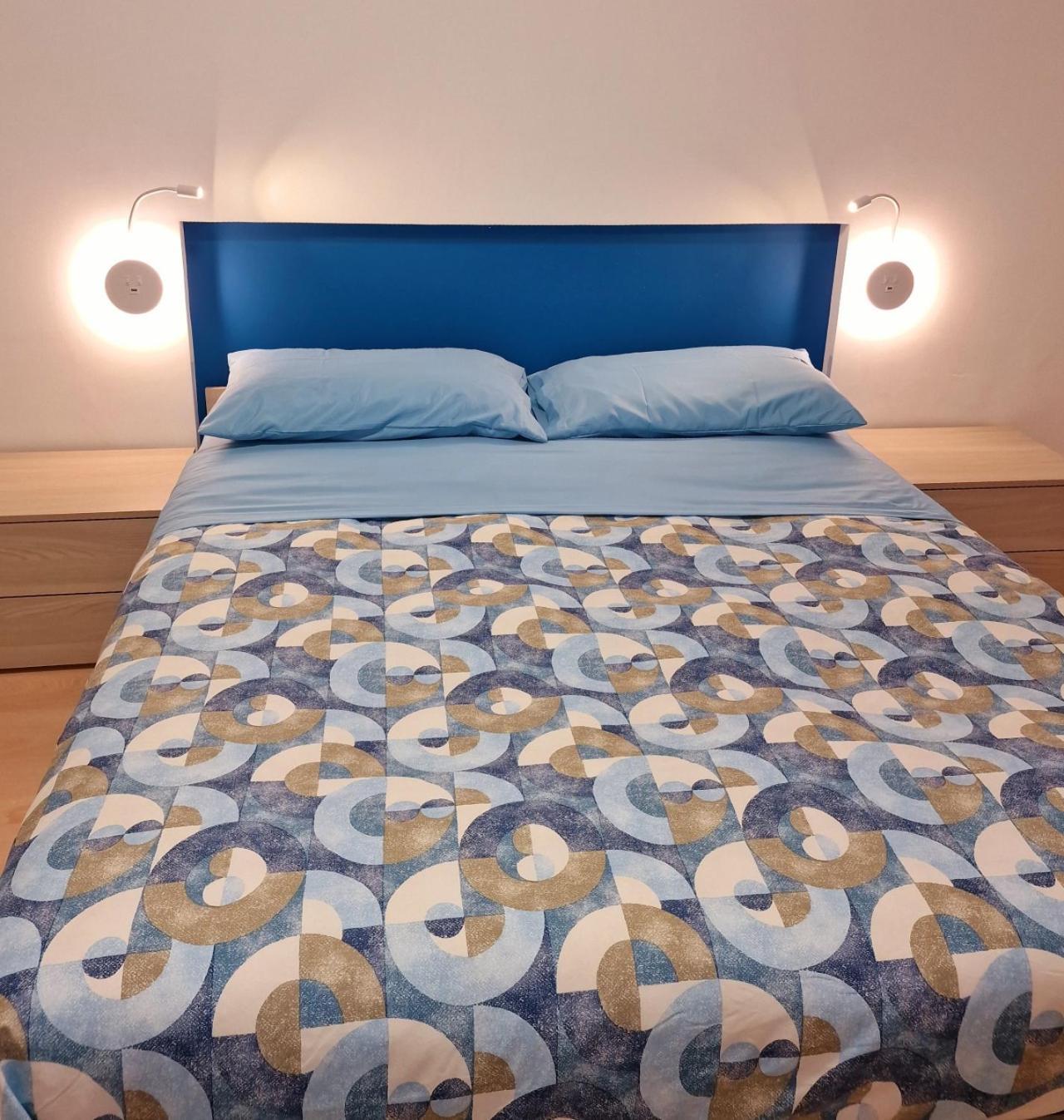 - Close To Metro & Connections Apartment