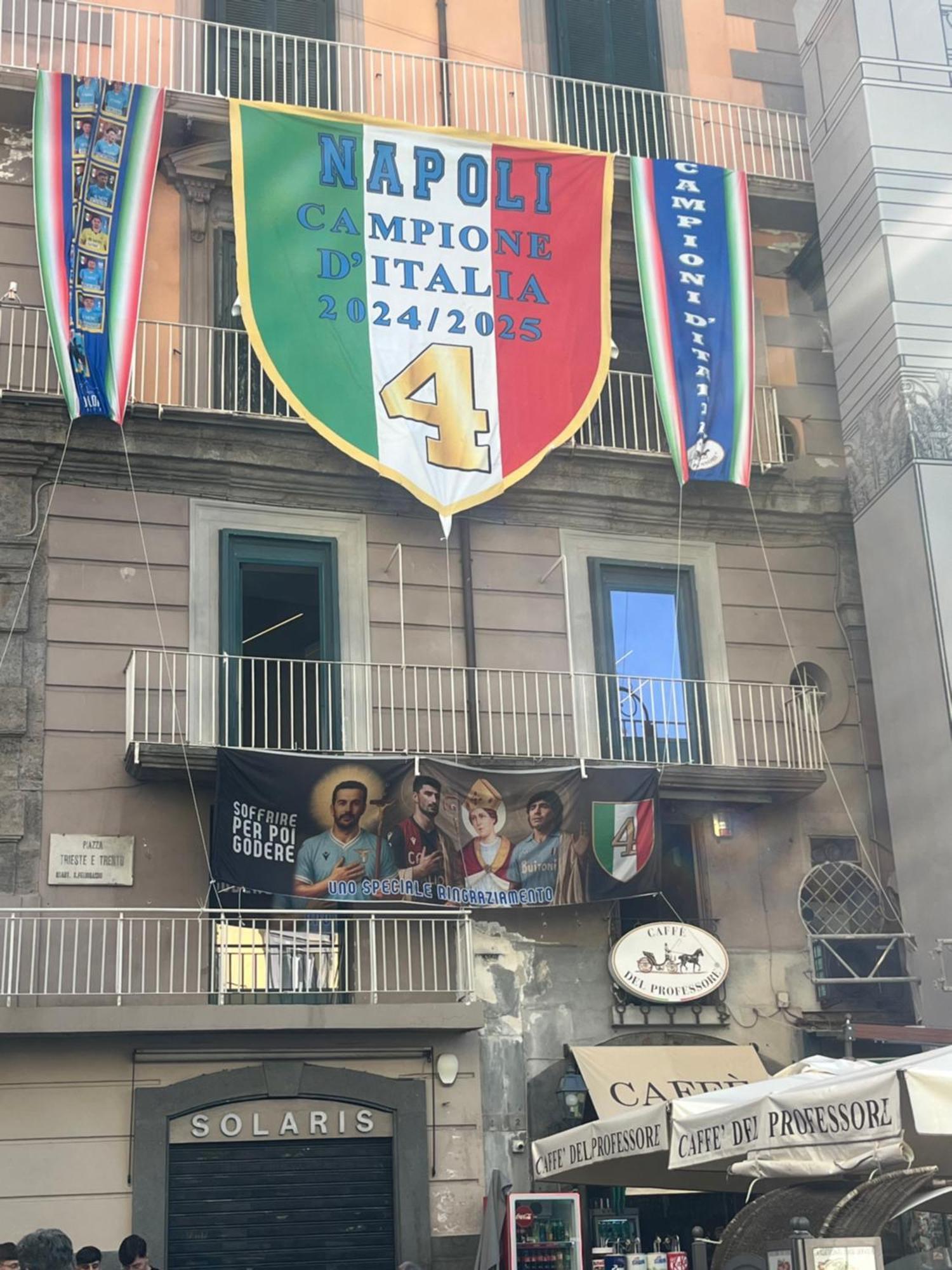 Casetta Piazza Plebiscito * Naples