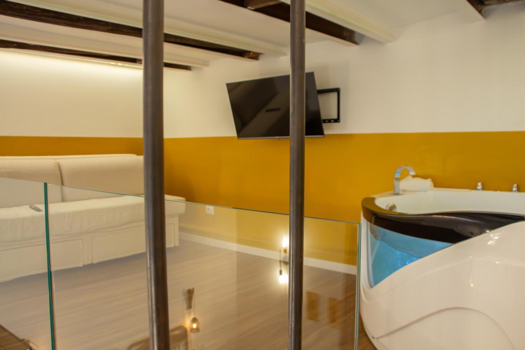 Tutt 'e Sant Luxury