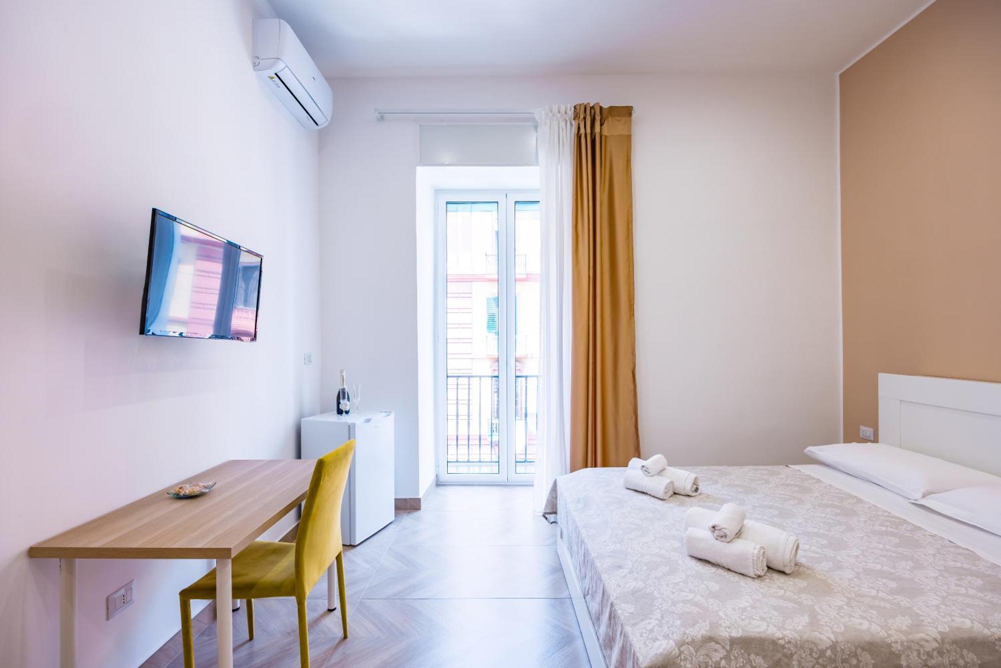 Essentia Naples