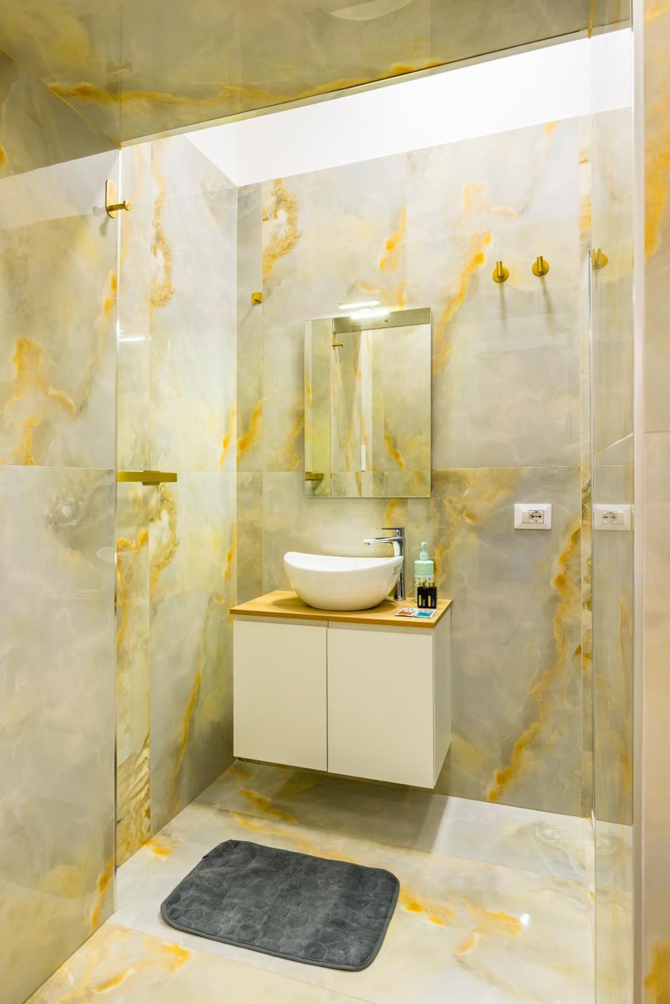 Essentia * Naples