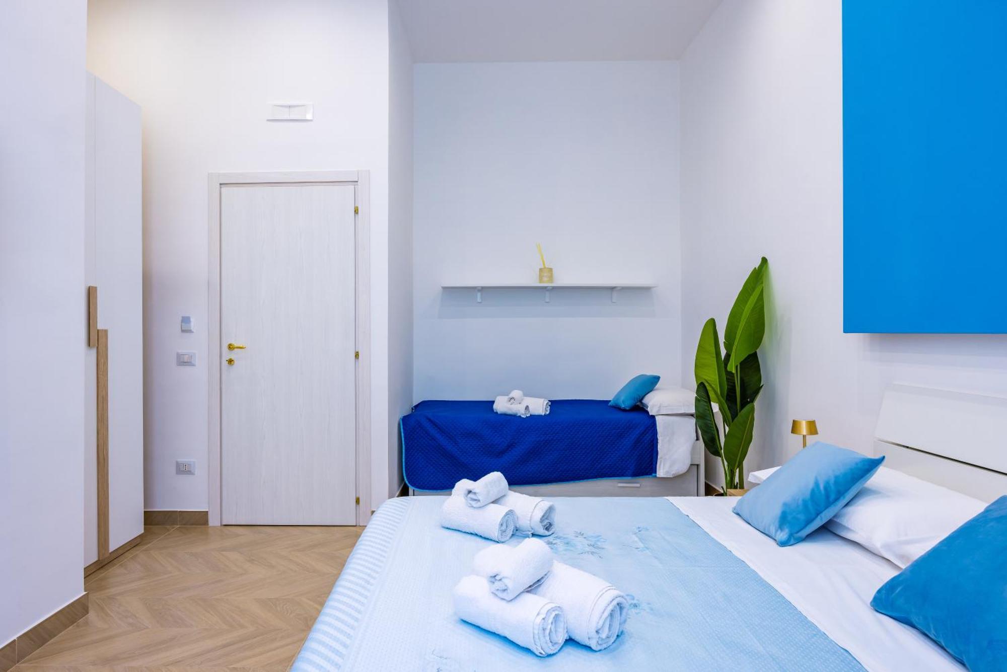 Essentia * Naples