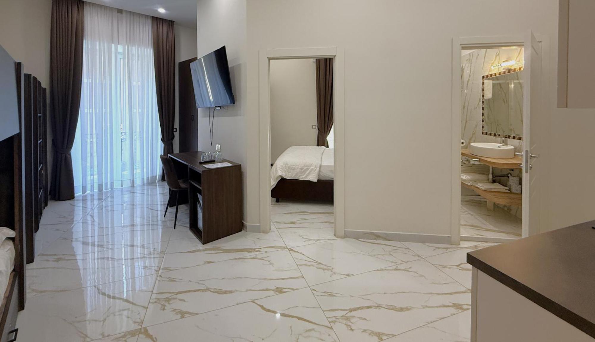 Auroom * Naples