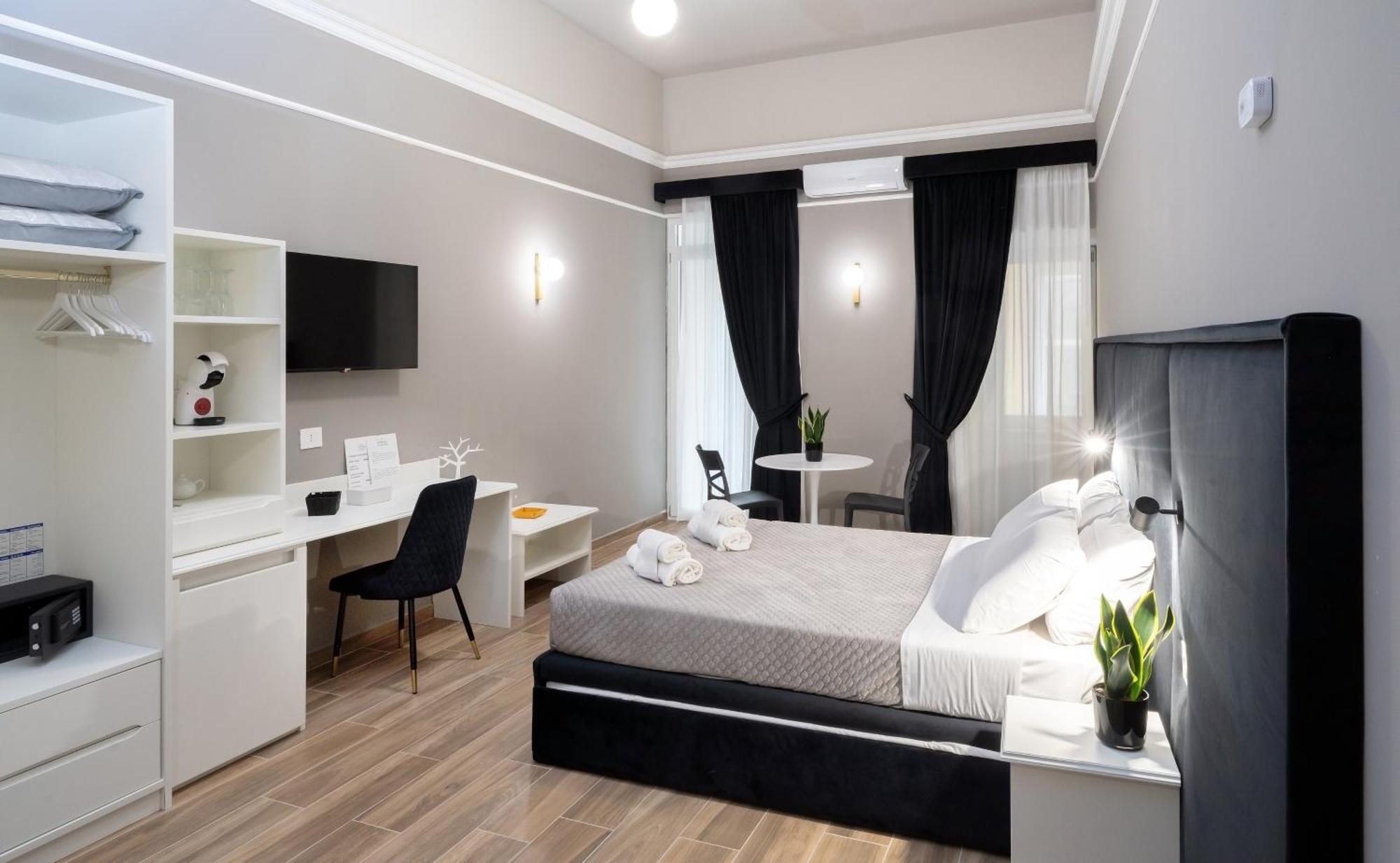 Dimora Neapolis Guest house