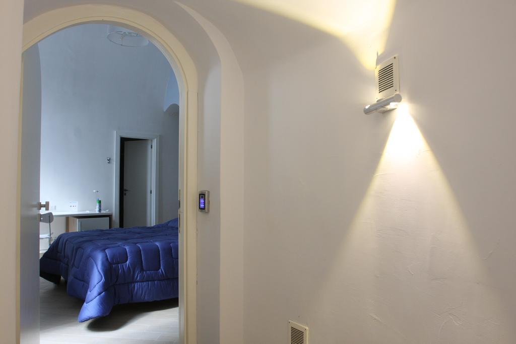 Base Mergellina 3*