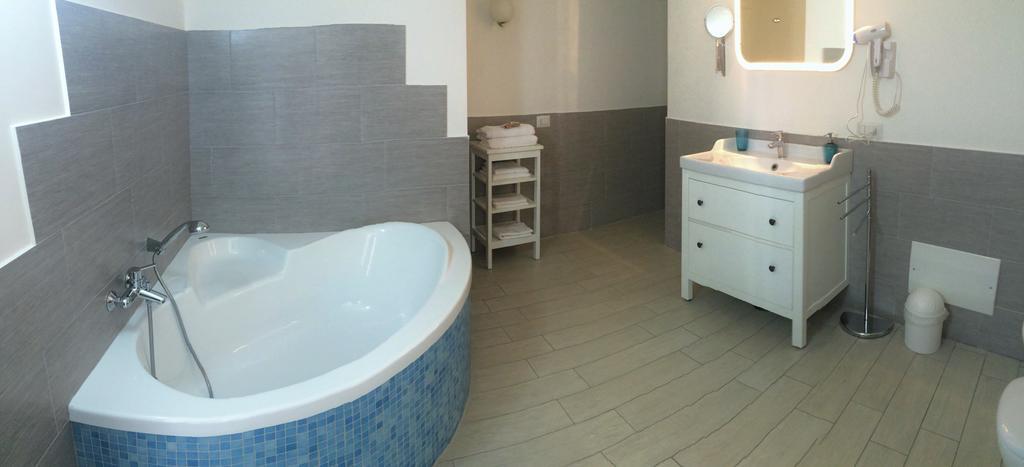 Sweethometoledo Apartment *