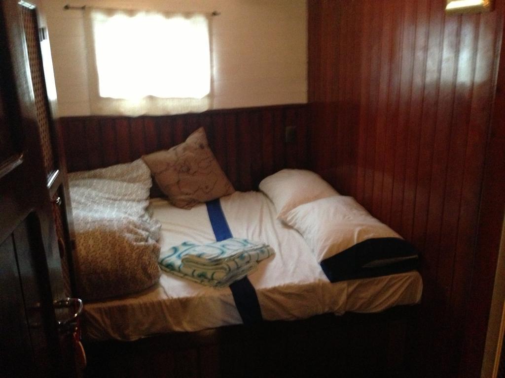 Botel El Pirata Boat