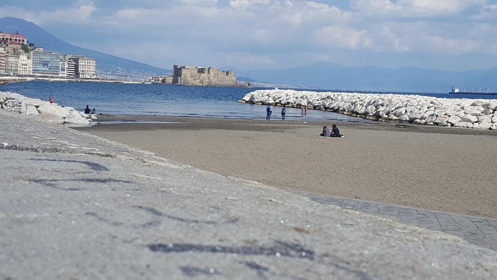 Dame * Naples