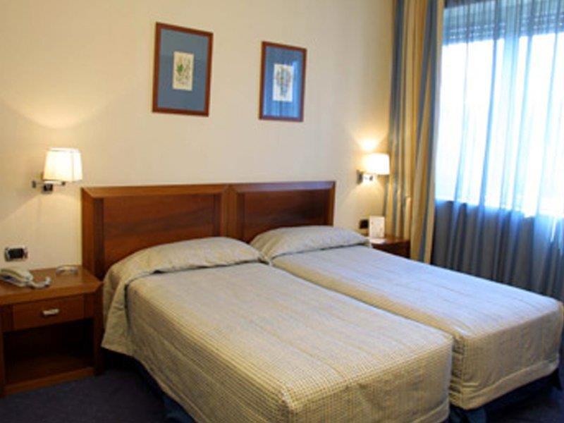 Hotel Western Jfk 4*