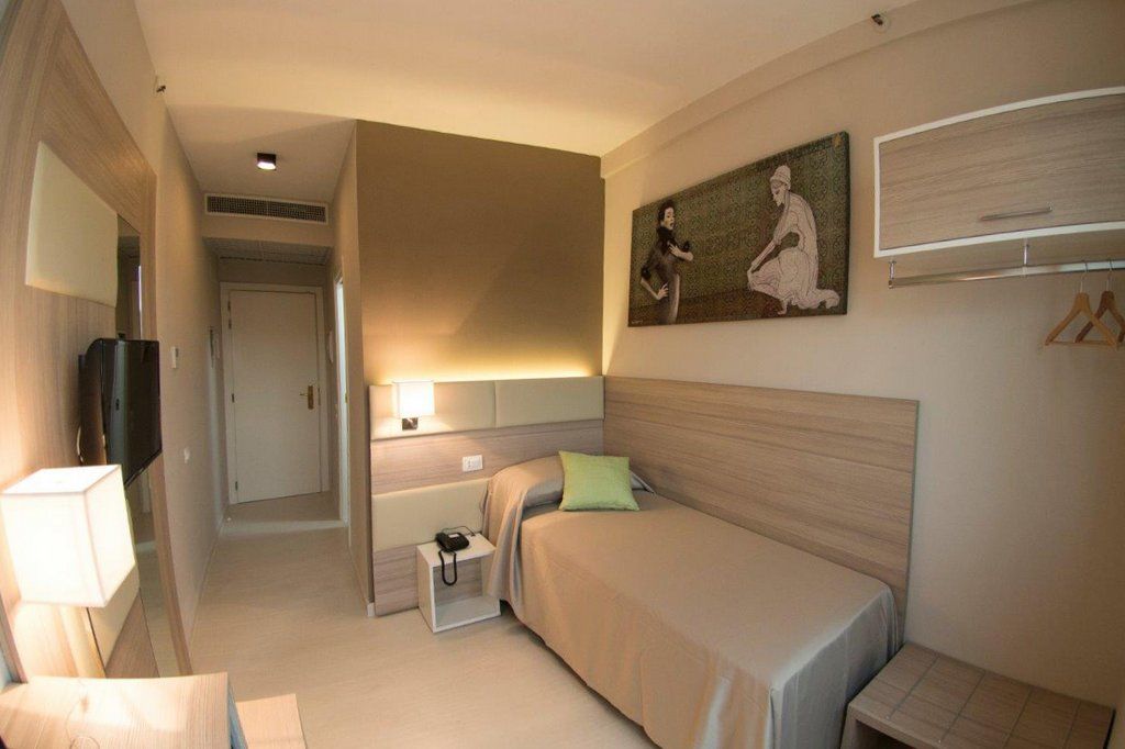Cristina 3* Naples