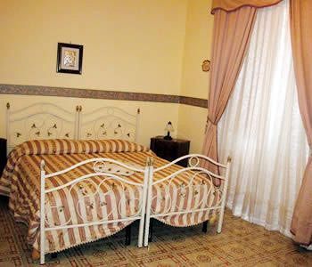 Elia 2* Naples