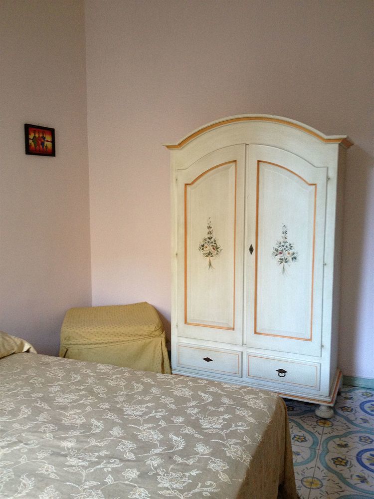 Elia Bed & Breakfast 2*