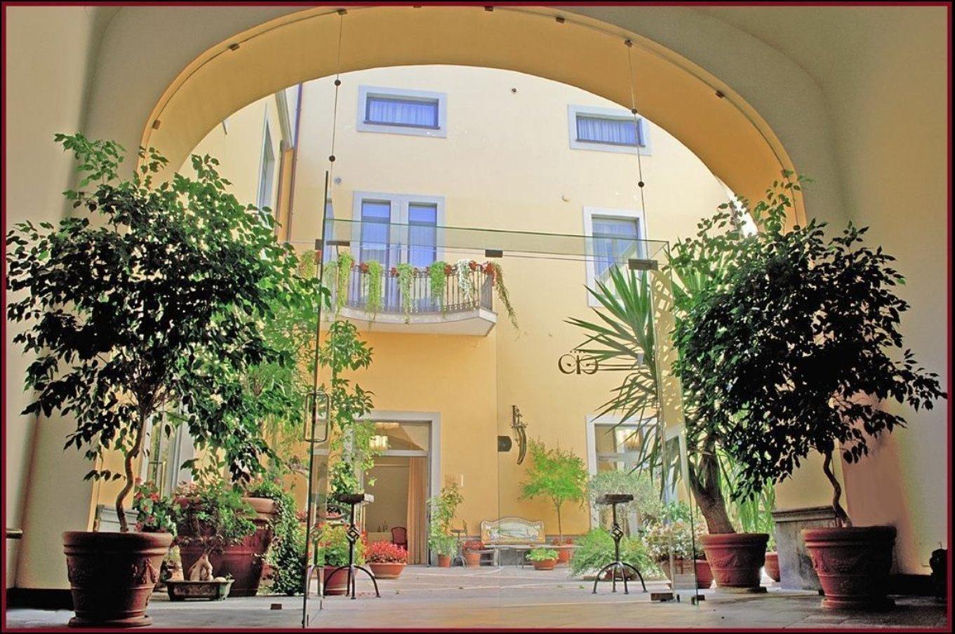 Le Cheminee Business Naples