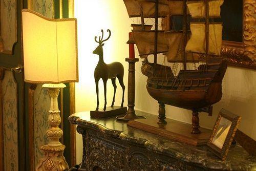 Hotel Chiaja De Charme 3*